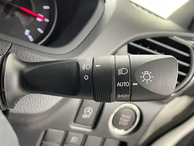 トヨタ ヴォクシー ZS 煌Ⅲ 埼玉県 2021(令3)年 5万km ホワイトパールクリスタルシャイン モデリスタ　純正９型ナビ　両側電動　ＥＴＣ　バックカメラ　フルセグＴＶ　ハーフレザーシート　純正１６インチアルミ　クルーズコントロール　ＬＥＤヘッドライト　衝突被害軽減　ＢＴ　ＵＳＢ端子