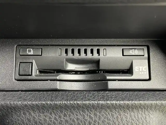 トヨタ ヴォクシー ZS 煌Ⅲ 埼玉県 2021(令3)年 5万km ホワイトパールクリスタルシャイン モデリスタ　純正９型ナビ　両側電動　ＥＴＣ　バックカメラ　フルセグＴＶ　ハーフレザーシート　純正１６インチアルミ　クルーズコントロール　ＬＥＤヘッドライト　衝突被害軽減　ＢＴ　ＵＳＢ端子