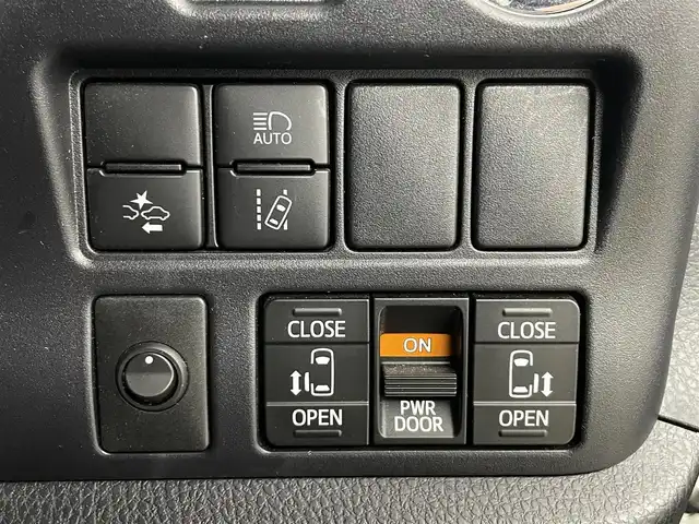 トヨタ ヴォクシー ZS 煌Ⅲ 埼玉県 2021(令3)年 5万km ホワイトパールクリスタルシャイン モデリスタ　純正９型ナビ　両側電動　ＥＴＣ　バックカメラ　フルセグＴＶ　ハーフレザーシート　純正１６インチアルミ　クルーズコントロール　ＬＥＤヘッドライト　衝突被害軽減　ＢＴ　ＵＳＢ端子