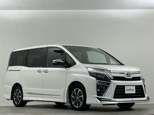 トヨタ ヴォクシー ZS 煌Ⅲ 埼玉県 2021(令3)年 5万km ホワイトパールクリスタルシャイン モデリスタ　純正９型ナビ　両側電動　ＥＴＣ　バックカメラ　フルセグＴＶ　ハーフレザーシート　純正１６インチアルミ　クルーズコントロール　ＬＥＤヘッドライト　衝突被害軽減　ＢＴ　ＵＳＢ端子