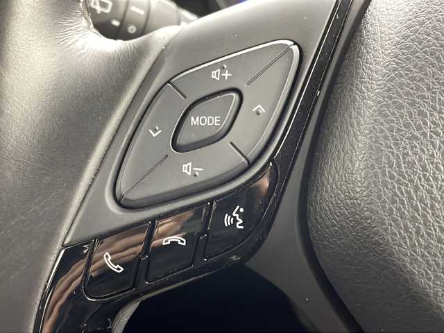 トヨタ Ｃ－ＨＲ G 茨城県 2018(平30)年 0.8万km ホワイトパールクリスタルシャイン 純正9インチナビ/・バックカメラ/・TV/・Bluetooth/ワンオーナー/ドライブレコーダー/純正ビルドインETC/追従型クルーズコントロール/前後コーナーセンサー/シートヒーター（D+N席）/AAC/nanocAAC/純正アルミホイール/ウェルカムライト/フロントバンパーガーニッシュ/衝突被害軽減ブレーキ/レーンキープアシスト/スマートキー