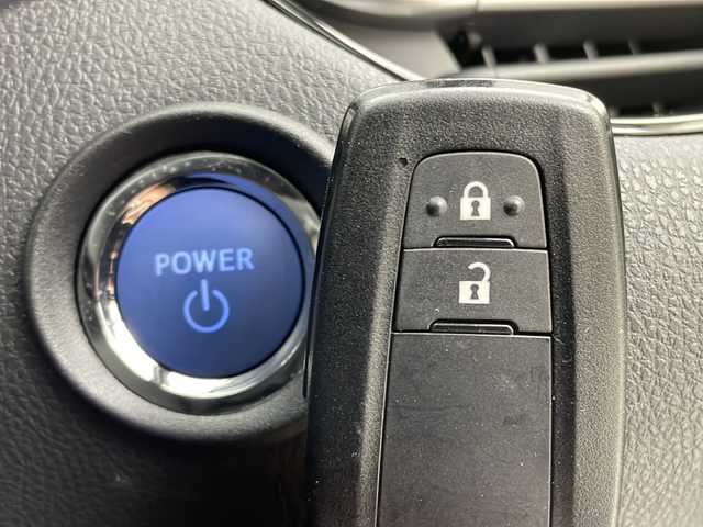 トヨタ Ｃ－ＨＲ G 茨城県 2018(平30)年 0.8万km ホワイトパールクリスタルシャイン 純正9インチナビ/・バックカメラ/・TV/・Bluetooth/ワンオーナー/ドライブレコーダー/純正ビルドインETC/追従型クルーズコントロール/前後コーナーセンサー/シートヒーター（D+N席）/AAC/nanocAAC/純正アルミホイール/ウェルカムライト/フロントバンパーガーニッシュ/衝突被害軽減ブレーキ/レーンキープアシスト/スマートキー