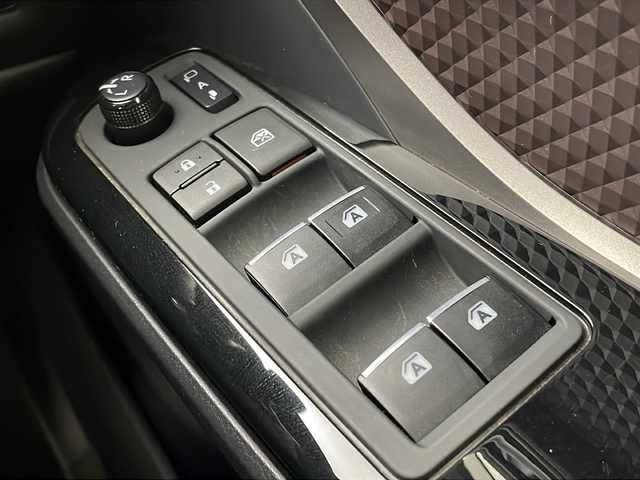 トヨタ Ｃ－ＨＲ G 茨城県 2018(平30)年 0.8万km ホワイトパールクリスタルシャイン 純正9インチナビ/・バックカメラ/・TV/・Bluetooth/ワンオーナー/ドライブレコーダー/純正ビルドインETC/追従型クルーズコントロール/前後コーナーセンサー/シートヒーター（D+N席）/AAC/nanocAAC/純正アルミホイール/ウェルカムライト/フロントバンパーガーニッシュ/衝突被害軽減ブレーキ/レーンキープアシスト/スマートキー