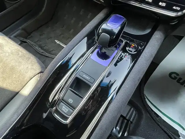 ホンダ ヴェゼル ハイブリッド RS ホンダセンシング 愛媛県 2018(平30)年 4.3万km ホワイトオーキッドパール 純正8インチナビ/AM/FM/CD/DVD/BT/フルセグTV　/ホンダセンシング　/バックカメラ　/アダプティブクルーズコントロール　/パドルシフト　/電動パーキングブレーキ　/純正フルエアロ　/ドラレコ/ETC/アルミペダル/アイドリングストップ/Ｄ/Ｎ席シートヒーター/革巻きステアリング/ハーフレザー/ＬＥＤヘッドライト/現状サマー(純正ＡＷ)(225/50/R18)