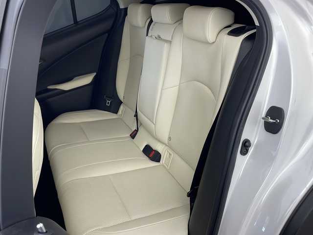 レクサス ＵＸ 250h バージョンL 兵庫県 2019(令1)年 6万km ソニッククォーツ ・純正ナビ/Bluetooth/SD/CD/DVD/AUX/USB/TV/・パノラミックビューモニター/・純正ビルドインETC2.0 /・LEXUSsafety/・プリクラッシュセーフティ/・レーダークルーズコントロール/・レーンキープアシスト/・先行車発進告知機能/・レーンチェンジアシスト/・レーントレーシングアシスト/・レーンディパーチャーアラート/・ブレードスキャンアダプティブハイビームシステム/・アダプティブハイビームシステム/・オートマチックハイビームシステム/・ロードサインアシスト/・発進遅れ告知機能/・ドライバー異常時対応システム/・プロアクティブドライビングアシスト/・フロントクロストラフィックアラート/・ブラインドスポットモニター（BSM）/・電動リアゲート/・前方ドライブレコーダー/・メモリーパワーシート/・レザーシート/・シートヒーター/・エアシート/・ステアリングヒーター/・純正フロアマット/・純正アルミホイール/・モデリスタエアロパーツ（フロント/サイド/リア）