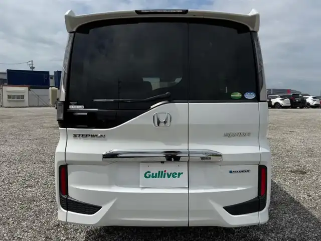 ホンダ ステップワゴン スパーダ ハイブリッド G EX ホンダセンシング 富山県 2018(平30)年 5.8万km プラチナホワイトパール 純正9型ナビ/　(Bluetooth/CD/DVD)/フルセグTV/両側パワースライドドア/バックモニター/ビルトインETC/純正ドライブレコーダー/渋滞追従機能付アダプティブクルコン/ホンダセンシング/・衝突軽減ブレーキ/・誤発進抑制機能/・車線維持支援システム/・標識認識機能/・先行車発進お知らせ機能/・歩行者事故低減ステアリング/LEDヘッドランプ/デュアルオートエアコン/本革巻きステアリング/ソフトウィーブ/合皮コンビシート/前席シートヒーター/2列目キャプテンシート/純正16インチアルミホイール/スマートキーシステム/禁煙車