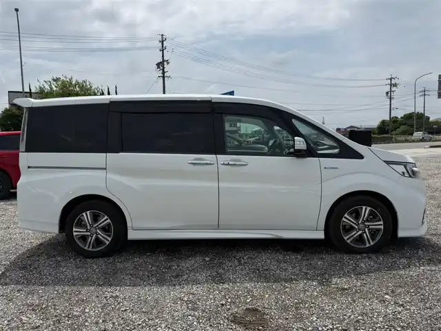 ホンダ ステップワゴン スパーダ ハイブリッド G EX ホンダセンシング 富山県 2018(平30)年 5.8万km プラチナホワイトパール 純正9型ナビ/　(Bluetooth/CD/DVD)/フルセグTV/両側パワースライドドア/バックモニター/ビルトインETC/純正ドライブレコーダー/渋滞追従機能付アダプティブクルコン/ホンダセンシング/・衝突軽減ブレーキ/・誤発進抑制機能/・車線維持支援システム/・標識認識機能/・先行車発進お知らせ機能/・歩行者事故低減ステアリング/LEDヘッドランプ/デュアルオートエアコン/本革巻きステアリング/ソフトウィーブ/合皮コンビシート/前席シートヒーター/2列目キャプテンシート/純正16インチアルミホイール/スマートキーシステム/禁煙車