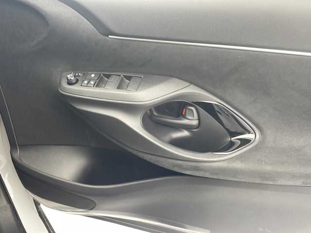 トヨタ ヤリスクロス Z アドベンチャー 沖縄県 2023(令5)年 2.3万km プラチナホワイトパールマイカ 純正ディスプレイオーディオ/Bluetooth/バックカメラ/ビルトインETC/トヨタセーフティセンス/・衝突被害軽減ブレーキ (プリクラッシュセーフティ)																									/・ハンドル操作サポート (レーントレーシングアシスト)																									/・追従ドライブ支援機能 (レーダークルーズコントロール)																									/・車線はみ出しアラート (レーンディパーチャーアラート)																									/・自動ハイビーム (オートマチックハイビーム)																									/ステアリングスイッチ/ステアリングヒーター/パワーシート/ハーフレザー/シートヒーター/クリアランスソナー/スマートキー/スペアキー/プッシュスタート/ドアバイザー/純正フロアマット/純正18インチアルミホイール/保証書/取扱説明書