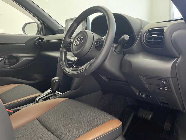 トヨタ ヤリスクロス Z アドベンチャー 沖縄県 2023(令5)年 2.3万km プラチナホワイトパールマイカ 純正ディスプレイオーディオ/Bluetooth/バックカメラ/ビルトインETC/トヨタセーフティセンス/・衝突被害軽減ブレーキ (プリクラッシュセーフティ)																									/・ハンドル操作サポート (レーントレーシングアシスト)																									/・追従ドライブ支援機能 (レーダークルーズコントロール)																									/・車線はみ出しアラート (レーンディパーチャーアラート)																									/・自動ハイビーム (オートマチックハイビーム)																									/ステアリングスイッチ/ステアリングヒーター/パワーシート/ハーフレザー/シートヒーター/クリアランスソナー/スマートキー/スペアキー/プッシュスタート/ドアバイザー/純正フロアマット/純正18インチアルミホイール/保証書/取扱説明書
