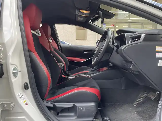 トヨタ カローラ スポーツ ハイブリッドG Z 静岡県 2020(令2)年 7.4万km アティチュードブラックマイカ/ホワイトパールクリスタルシャイン ワンオーナー/TRDエアロ/純正ナビ/フルセグTV/BT/バックカメラ/ハーフレザーシート/前席シートヒーター/前後ドライブレコーダー/ビルトインETC/プリクラッシュセーフティ/レーンキープアシスト/オートハイビーム/レーダークルーズコントロール/クリアランスソナー/ブラインドスポットモニター/LEDライト/LEDフォグ/スマートキー×2/保証書/取扱説明書/ナビ取扱説明書/R7点検記録簿有