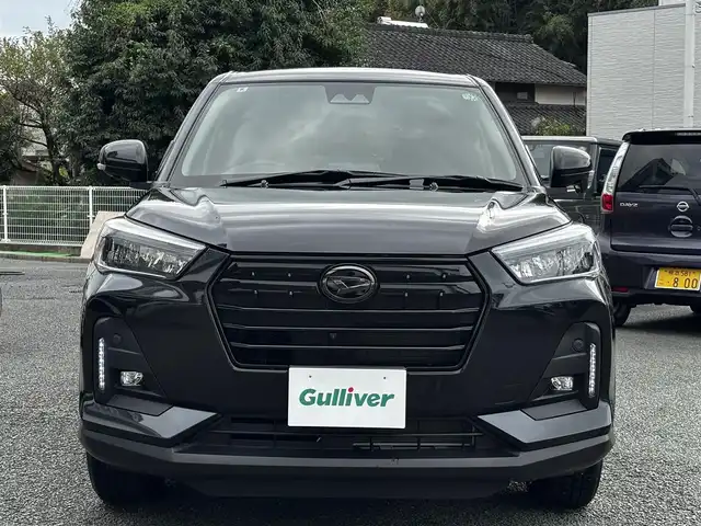 ダイハツ ロッキー プレミアム G 熊本県 2024(令6)年 1万km ブラックマイカメタリック ワンオーナー/純正9インチナビ(NSZN-Y70D)/【フルセグTV/Bluetooth/CD/DVD】/全方位カメラ/バックカメラ/レーダークルーズコントロール/衝突軽減システム/コーナーセンサー/レーンアシスト/ブレーキホールド/純正１７インチAW/オートLEDライト/オートハイビーム/アイドリングストップ/シートヒーター/ウィンカーミラー/ステアリングスイッチ/プッシュスタート/スマートキー/純正フロアマット/横滑り防止装置/ABS/盗難防止装置/保証書/取扱説明書/スペアキー