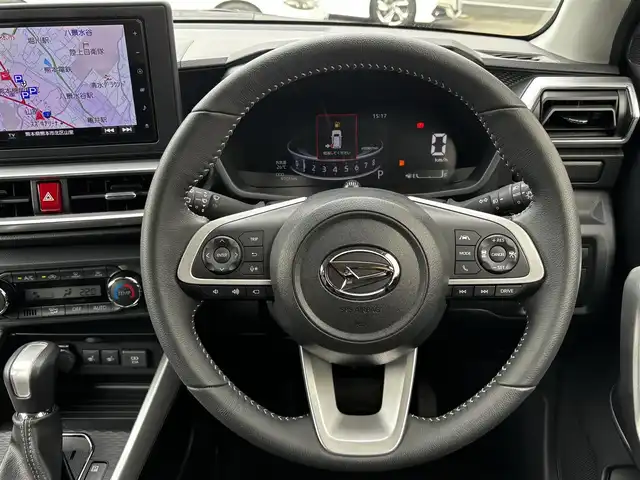 ダイハツ ロッキー プレミアム G 熊本県 2024(令6)年 1万km ブラックマイカメタリック ワンオーナー/純正9インチナビ(NSZN-Y70D)/【フルセグTV/Bluetooth/CD/DVD】/全方位カメラ/バックカメラ/レーダークルーズコントロール/衝突軽減システム/コーナーセンサー/レーンアシスト/ブレーキホールド/純正１７インチAW/オートLEDライト/オートハイビーム/アイドリングストップ/シートヒーター/ウィンカーミラー/ステアリングスイッチ/プッシュスタート/スマートキー/純正フロアマット/横滑り防止装置/ABS/盗難防止装置/保証書/取扱説明書/スペアキー