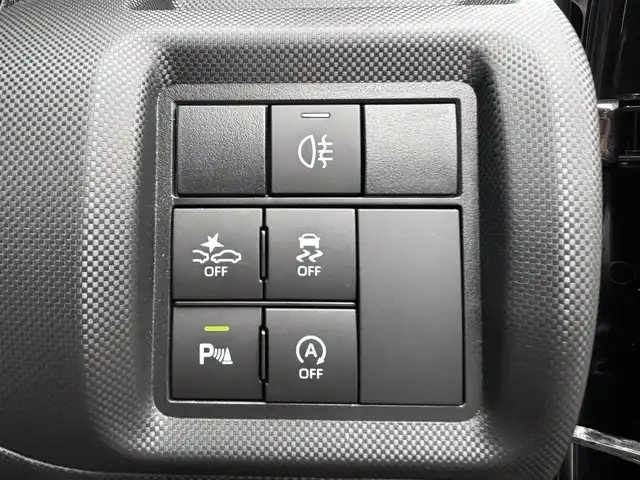 ダイハツ ロッキー プレミアム G 熊本県 2024(令6)年 1万km ブラックマイカメタリック ワンオーナー/純正9インチナビ(NSZN-Y70D)/【フルセグTV/Bluetooth/CD/DVD】/全方位カメラ/バックカメラ/レーダークルーズコントロール/衝突軽減システム/コーナーセンサー/レーンアシスト/ブレーキホールド/純正１７インチAW/オートLEDライト/オートハイビーム/アイドリングストップ/シートヒーター/ウィンカーミラー/ステアリングスイッチ/プッシュスタート/スマートキー/純正フロアマット/横滑り防止装置/ABS/盗難防止装置/保証書/取扱説明書/スペアキー