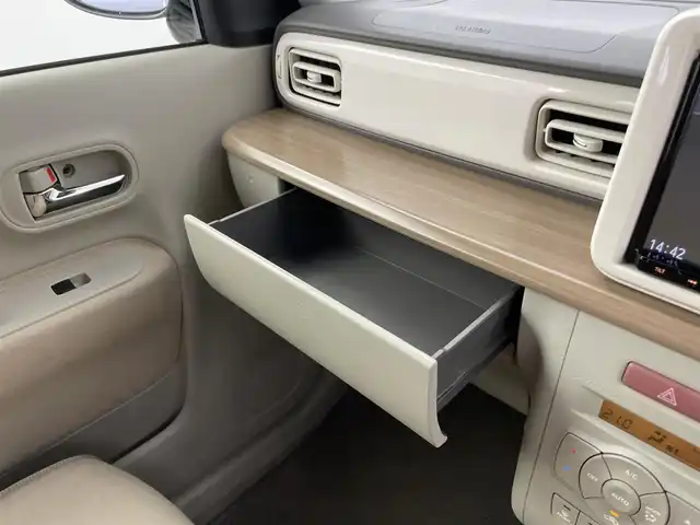 スズキ ラパン モード 千葉県 2022(令4)年 4.3万km ピュアホワイトP 禁煙車/横滑り防止装置/衝突安全ボディ/衝突被害軽減システム/デュアルセンサーブレーキサポート/純正8インチナビ/アラウンドビューモニター/LEDオートライト/シートヒーター/純正14インチアルミホイール/オートエアコン/アイドリングストップ/USBポート/プッシュスタート/スマートキー/ナビSD後送りで詳細確認できず