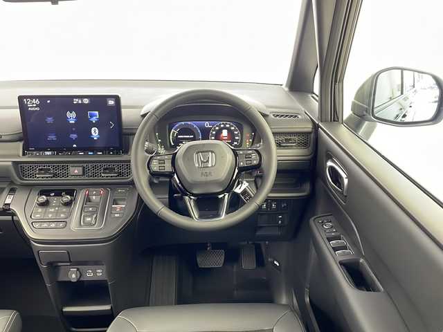 ホンダ ステップワゴン スパーダ eHEV 愛知県 2025(令7)年 0.1千km クリスタルブラックパール ・登録済未使用車/・純正11.4インチナビ/・Bluetooth/フルセグTV/CD/DVD/AppleCarPlay/・ハーフレザーシート/・D/Nシートヒーター/・パワーバックドア/・両側パワースライドドア/・2列目オットマン/・パドルシフト/・オートブレーキホールド/・オートLEDヘッドライト/・フォグライト/・スマートキー×２/・純正16インチアルミホイール/・サイド/カーテンエアバッグ/【ホンダセンシング】/・衝突軽減ブレーキ/・オートハイビーム/・誤発進抑制機能/・後方誤発進抑制機能/・路外逸脱警報機能/・アダプティブクルーズコントロール/・車線維持支援システム/・歩行者事故低減ステアリング^/・先行車発進お知らせ機能/・標識認識機能