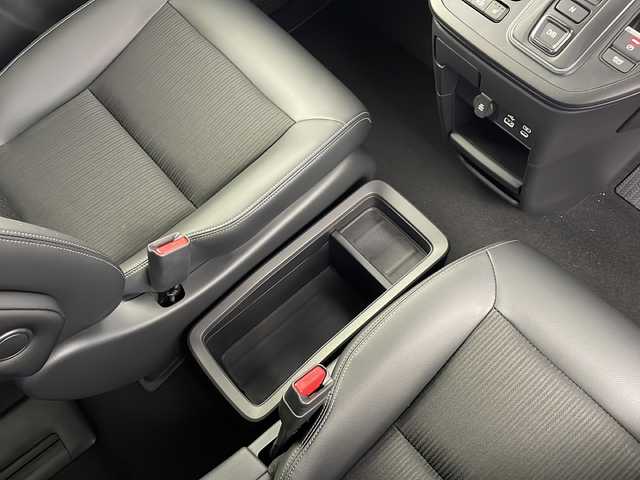 ホンダ ステップワゴン スパーダ eHEV 愛知県 2025(令7)年 0.1千km クリスタルブラックパール ・登録済未使用車/・純正11.4インチナビ/・Bluetooth/フルセグTV/CD/DVD/AppleCarPlay/・ハーフレザーシート/・D/Nシートヒーター/・パワーバックドア/・両側パワースライドドア/・2列目オットマン/・パドルシフト/・オートブレーキホールド/・オートLEDヘッドライト/・フォグライト/・スマートキー×２/・純正16インチアルミホイール/・サイド/カーテンエアバッグ/【ホンダセンシング】/・衝突軽減ブレーキ/・オートハイビーム/・誤発進抑制機能/・後方誤発進抑制機能/・路外逸脱警報機能/・アダプティブクルーズコントロール/・車線維持支援システム/・歩行者事故低減ステアリング^/・先行車発進お知らせ機能/・標識認識機能