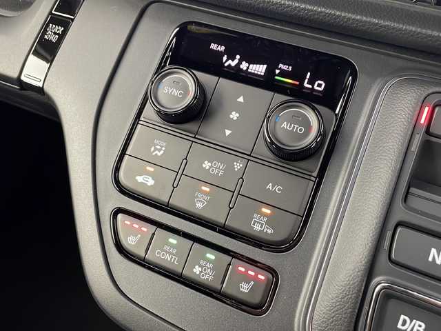 ホンダ ステップワゴン スパーダ eHEV 愛知県 2025(令7)年 0.1千km クリスタルブラックパール ・登録済未使用車/・純正11.4インチナビ/・Bluetooth/フルセグTV/CD/DVD/AppleCarPlay/・ハーフレザーシート/・D/Nシートヒーター/・パワーバックドア/・両側パワースライドドア/・2列目オットマン/・パドルシフト/・オートブレーキホールド/・オートLEDヘッドライト/・フォグライト/・スマートキー×２/・純正16インチアルミホイール/・サイド/カーテンエアバッグ/【ホンダセンシング】/・衝突軽減ブレーキ/・オートハイビーム/・誤発進抑制機能/・後方誤発進抑制機能/・路外逸脱警報機能/・アダプティブクルーズコントロール/・車線維持支援システム/・歩行者事故低減ステアリング^/・先行車発進お知らせ機能/・標識認識機能