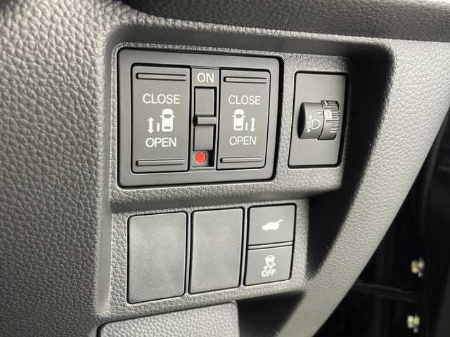 ホンダ ステップワゴン スパーダ eHEV 愛知県 2025(令7)年 0.1千km クリスタルブラックパール ・登録済未使用車/・純正11.4インチナビ/・Bluetooth/フルセグTV/CD/DVD/AppleCarPlay/・ハーフレザーシート/・D/Nシートヒーター/・パワーバックドア/・両側パワースライドドア/・2列目オットマン/・パドルシフト/・オートブレーキホールド/・オートLEDヘッドライト/・フォグライト/・スマートキー×２/・純正16インチアルミホイール/・サイド/カーテンエアバッグ/【ホンダセンシング】/・衝突軽減ブレーキ/・オートハイビーム/・誤発進抑制機能/・後方誤発進抑制機能/・路外逸脱警報機能/・アダプティブクルーズコントロール/・車線維持支援システム/・歩行者事故低減ステアリング^/・先行車発進お知らせ機能/・標識認識機能