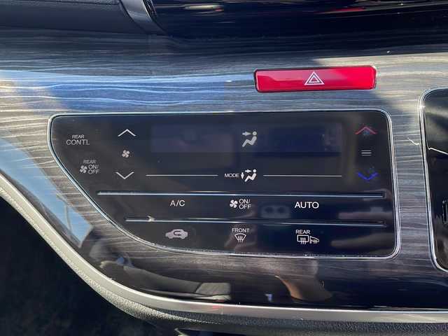 ホンダ オデッセイ アブソルート 岩手県 2014(平26)年 7.9万km クリスタルブラックパール 純正8インチナビ・地デジTV・バックカメラ/社外フリップダウンモニター/両側パワースライドドア/ビルトインETC/スマートキー/プッシュスタート/クルーズコントロール/ハーフレザーシート/純正ホイル・スタッドレスタイヤ積み込み/LEDヘッドライト/純正フロアマット