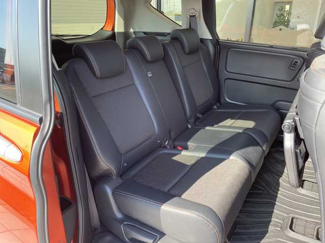 ホンダ フリード＋ ハイブリット クロスター ホンダセンシング 愛知県 2021(令3)年 3.4万km プレミアムクリスタルオレンジM 純正9型ナビ/フリップダウンモニター/両側パワースライドドア/レーダークルーズコントロール/シートヒーター/バックカメラ/コーナーセンサー/LEDヘッドライト/オートライト/ドライブレコーダー/ETC/衝突軽減システム/フルセグ/CD DVD/Bluetooth/ステアリングスイッチ/スマートキー/プッシュスタート