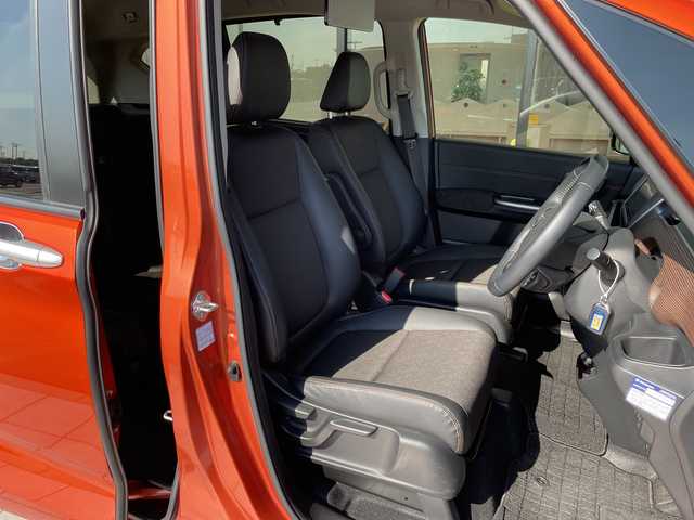 ホンダ フリード＋ ハイブリット クロスター ホンダセンシング 愛知県 2021(令3)年 3.4万km プレミアムクリスタルオレンジM 純正9型ナビ/フリップダウンモニター/両側パワースライドドア/レーダークルーズコントロール/シートヒーター/バックカメラ/コーナーセンサー/LEDヘッドライト/オートライト/ドライブレコーダー/ETC/衝突軽減システム/フルセグ/CD DVD/Bluetooth/ステアリングスイッチ/スマートキー/プッシュスタート