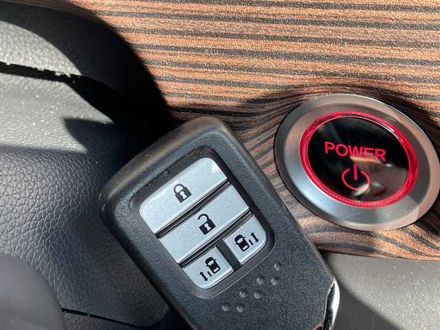 ホンダ フリード＋ ハイブリット クロスター ホンダセンシング 愛知県 2021(令3)年 3.4万km プレミアムクリスタルオレンジM 純正9型ナビ/フリップダウンモニター/両側パワースライドドア/レーダークルーズコントロール/シートヒーター/バックカメラ/コーナーセンサー/LEDヘッドライト/オートライト/ドライブレコーダー/ETC/衝突軽減システム/フルセグ/CD DVD/Bluetooth/ステアリングスイッチ/スマートキー/プッシュスタート