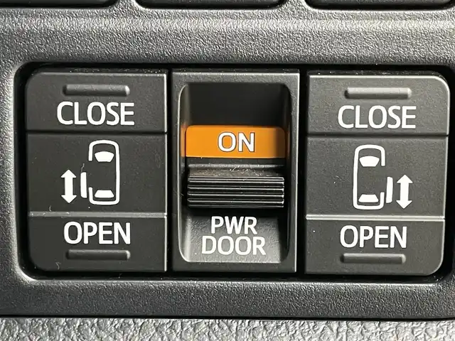 トヨタ ノア Si ダブルバイビーⅡ 岡山県 2020(令2)年 3.7万km ホワイトパールクリスタルシャイン 純正１０インチナビ(NSZN-Z68T)/(CD/DVD/フルセグ/BT/USB)/バックカメラ/両側電動スライドドア/ドライブレコーダー/ビルトインＥＴＣ/クルーズコントロール/衝突軽減ブレーキ/コーナーセンサー（前/後）/レーンキープアシスト/ＬＥＤヘッドライト/オートハイビーム/フォグランプ/ハーフレザーシート/スマートキー×2/取扱説明書/ナビ取扱説明書