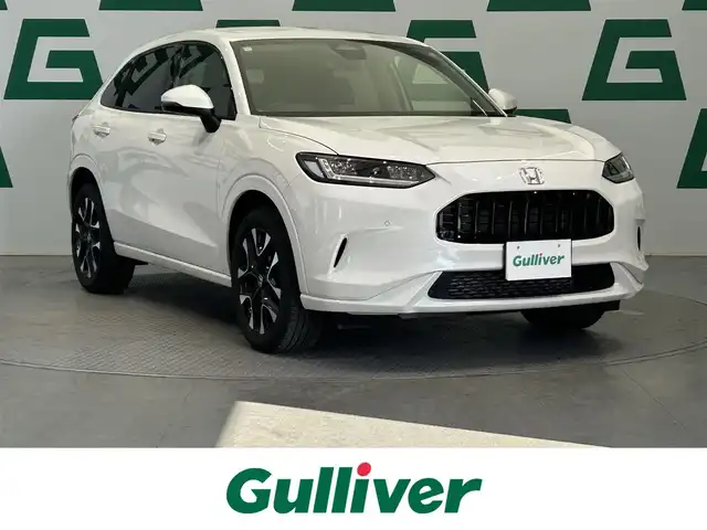 ホンダ ＺＲ－Ｖ Z 鹿児島県 2024(令6)年 2万km プラチナホワイトパール ディスプレイオーディオ(ナビ機能付)/(フルセグTV/Bluetooth/AppleCarPlay/AndroidAuto)/マルチビューカメラシステム/前席シートヒーター/ステアリングヒーター/Honda SENSING/　・衝突軽減ブレーキ（CMBS）/　・先行車発進お知らせ機能/　・歩行者事故低減ステアリング/　・路外逸脱抑制機能/　・標識認識機能/　・渋滞追従機能付アダプティブクルーズコントロール（ACC）/　・車線維持支援システム（LKAS）/　・トラフィックジャムアシスト（渋滞運転支援機能）/　・ブラインドスポットインフォメーション/　・誤発進抑制機能/　・後方誤発進抑制機能/　・近距離衝突軽減ブレーキ/　・パーキングセンサーシステム/　・後退出庫サポート/　・アダプティブドライビングビーム/ハンズフリーアクセスパワーテールゲート/ワイヤレス充電/ドライブレコーダー/ETC2.0/LEDヘッドライト/純正アルミホイール/純正フロアマット