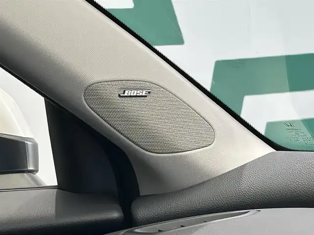 ホンダ ＺＲ－Ｖ Z 鹿児島県 2024(令6)年 2万km プラチナホワイトパール ディスプレイオーディオ(ナビ機能付)/(フルセグTV/Bluetooth/AppleCarPlay/AndroidAuto)/マルチビューカメラシステム/前席シートヒーター/ステアリングヒーター/Honda SENSING/　・衝突軽減ブレーキ（CMBS）/　・先行車発進お知らせ機能/　・歩行者事故低減ステアリング/　・路外逸脱抑制機能/　・標識認識機能/　・渋滞追従機能付アダプティブクルーズコントロール（ACC）/　・車線維持支援システム（LKAS）/　・トラフィックジャムアシスト（渋滞運転支援機能）/　・ブラインドスポットインフォメーション/　・誤発進抑制機能/　・後方誤発進抑制機能/　・近距離衝突軽減ブレーキ/　・パーキングセンサーシステム/　・後退出庫サポート/　・アダプティブドライビングビーム/ハンズフリーアクセスパワーテールゲート/ワイヤレス充電/ドライブレコーダー/ETC2.0/LEDヘッドライト/純正アルミホイール/純正フロアマット