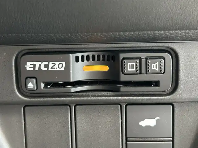 ホンダ ＺＲ－Ｖ Z 鹿児島県 2024(令6)年 2万km プラチナホワイトパール ディスプレイオーディオ(ナビ機能付)/(フルセグTV/Bluetooth/AppleCarPlay/AndroidAuto)/マルチビューカメラシステム/前席シートヒーター/ステアリングヒーター/Honda SENSING/　・衝突軽減ブレーキ（CMBS）/　・先行車発進お知らせ機能/　・歩行者事故低減ステアリング/　・路外逸脱抑制機能/　・標識認識機能/　・渋滞追従機能付アダプティブクルーズコントロール（ACC）/　・車線維持支援システム（LKAS）/　・トラフィックジャムアシスト（渋滞運転支援機能）/　・ブラインドスポットインフォメーション/　・誤発進抑制機能/　・後方誤発進抑制機能/　・近距離衝突軽減ブレーキ/　・パーキングセンサーシステム/　・後退出庫サポート/　・アダプティブドライビングビーム/ハンズフリーアクセスパワーテールゲート/ワイヤレス充電/ドライブレコーダー/ETC2.0/LEDヘッドライト/純正アルミホイール/純正フロアマット