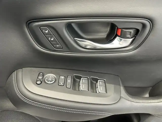 ホンダ ＺＲ－Ｖ Z 鹿児島県 2024(令6)年 2万km プラチナホワイトパール ディスプレイオーディオ(ナビ機能付)/(フルセグTV/Bluetooth/AppleCarPlay/AndroidAuto)/マルチビューカメラシステム/前席シートヒーター/ステアリングヒーター/Honda SENSING/　・衝突軽減ブレーキ（CMBS）/　・先行車発進お知らせ機能/　・歩行者事故低減ステアリング/　・路外逸脱抑制機能/　・標識認識機能/　・渋滞追従機能付アダプティブクルーズコントロール（ACC）/　・車線維持支援システム（LKAS）/　・トラフィックジャムアシスト（渋滞運転支援機能）/　・ブラインドスポットインフォメーション/　・誤発進抑制機能/　・後方誤発進抑制機能/　・近距離衝突軽減ブレーキ/　・パーキングセンサーシステム/　・後退出庫サポート/　・アダプティブドライビングビーム/ハンズフリーアクセスパワーテールゲート/ワイヤレス充電/ドライブレコーダー/ETC2.0/LEDヘッドライト/純正アルミホイール/純正フロアマット