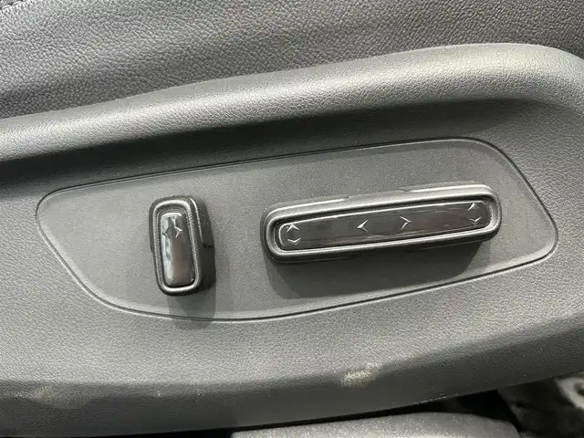 ホンダ ＺＲ－Ｖ Z 鹿児島県 2024(令6)年 2万km プラチナホワイトパール ディスプレイオーディオ(ナビ機能付)/(フルセグTV/Bluetooth/AppleCarPlay/AndroidAuto)/マルチビューカメラシステム/前席シートヒーター/ステアリングヒーター/Honda SENSING/　・衝突軽減ブレーキ（CMBS）/　・先行車発進お知らせ機能/　・歩行者事故低減ステアリング/　・路外逸脱抑制機能/　・標識認識機能/　・渋滞追従機能付アダプティブクルーズコントロール（ACC）/　・車線維持支援システム（LKAS）/　・トラフィックジャムアシスト（渋滞運転支援機能）/　・ブラインドスポットインフォメーション/　・誤発進抑制機能/　・後方誤発進抑制機能/　・近距離衝突軽減ブレーキ/　・パーキングセンサーシステム/　・後退出庫サポート/　・アダプティブドライビングビーム/ハンズフリーアクセスパワーテールゲート/ワイヤレス充電/ドライブレコーダー/ETC2.0/LEDヘッドライト/純正アルミホイール/純正フロアマット