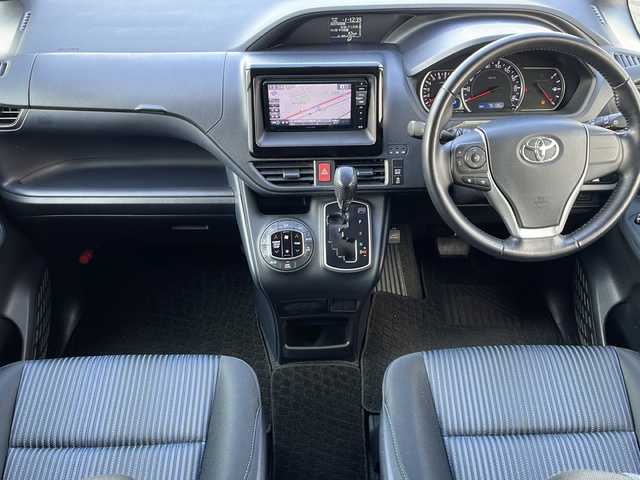 トヨタ ノア Si 道東・釧路十勝 2015(平27)年 7.6万km ダークバイオレットマイカメタリック ・4WD/・ワンオーナー/・寒冷地仕様/・ALPINESDメモリナビ/（BT・CD・DVD・USB・フルセグ・ラジオ）/・社外テレビキャンセラー/・アルパイン10.1インチフリップダウンモニター/・バックカメラ/・片側パワースライドドア/・スマートキー/・プッシュスタート/・MTモード付AT/・ETC/・LEDヘッドライト/・フォグライト/・オートライト/・アイドリングストップ/・純正フロアマット/・ドアバイザー/・純正16インチアルミホイール