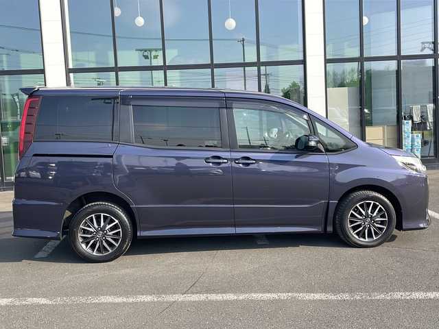 トヨタ ノア Si 道東・釧路十勝 2015(平27)年 7.6万km ダークバイオレットマイカメタリック ・4WD/・ワンオーナー/・寒冷地仕様/・ALPINESDメモリナビ/（BT・CD・DVD・USB・フルセグ・ラジオ）/・社外テレビキャンセラー/・アルパイン10.1インチフリップダウンモニター/・バックカメラ/・片側パワースライドドア/・スマートキー/・プッシュスタート/・MTモード付AT/・ETC/・LEDヘッドライト/・フォグライト/・オートライト/・アイドリングストップ/・純正フロアマット/・ドアバイザー/・純正16インチアルミホイール