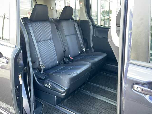 トヨタ ノア Si 道東・釧路十勝 2015(平27)年 7.6万km ダークバイオレットマイカメタリック ・4WD/・ワンオーナー/・寒冷地仕様/・ALPINESDメモリナビ/（BT・CD・DVD・USB・フルセグ・ラジオ）/・社外テレビキャンセラー/・アルパイン10.1インチフリップダウンモニター/・バックカメラ/・片側パワースライドドア/・スマートキー/・プッシュスタート/・MTモード付AT/・ETC/・LEDヘッドライト/・フォグライト/・オートライト/・アイドリングストップ/・純正フロアマット/・ドアバイザー/・純正16インチアルミホイール