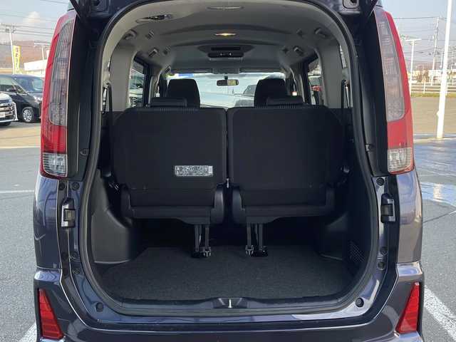 トヨタ ノア Si 道東・釧路十勝 2015(平27)年 7.6万km ダークバイオレットマイカメタリック ・4WD/・ワンオーナー/・寒冷地仕様/・ALPINESDメモリナビ/（BT・CD・DVD・USB・フルセグ・ラジオ）/・社外テレビキャンセラー/・アルパイン10.1インチフリップダウンモニター/・バックカメラ/・片側パワースライドドア/・スマートキー/・プッシュスタート/・MTモード付AT/・ETC/・LEDヘッドライト/・フォグライト/・オートライト/・アイドリングストップ/・純正フロアマット/・ドアバイザー/・純正16インチアルミホイール