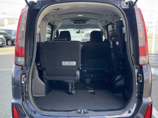 トヨタ ノア Si 道東・釧路十勝 2015(平27)年 7.6万km ダークバイオレットマイカメタリック ・4WD/・ワンオーナー/・寒冷地仕様/・ALPINESDメモリナビ/（BT・CD・DVD・USB・フルセグ・ラジオ）/・社外テレビキャンセラー/・アルパイン10.1インチフリップダウンモニター/・バックカメラ/・片側パワースライドドア/・スマートキー/・プッシュスタート/・MTモード付AT/・ETC/・LEDヘッドライト/・フォグライト/・オートライト/・アイドリングストップ/・純正フロアマット/・ドアバイザー/・純正16インチアルミホイール