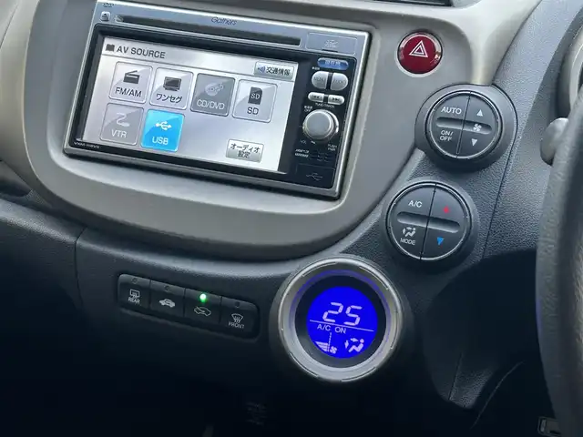 ホンダ フィット ハイブリット スマート セレクション 静岡県 2011(平23)年 12.2万km プレミアムホワイトパール 純正ナビ/ワンセグ/SD/CD/DVD/ETC/クルーズコントロール/ドアバイザー/ウィンカーミラー/純正フロアマット