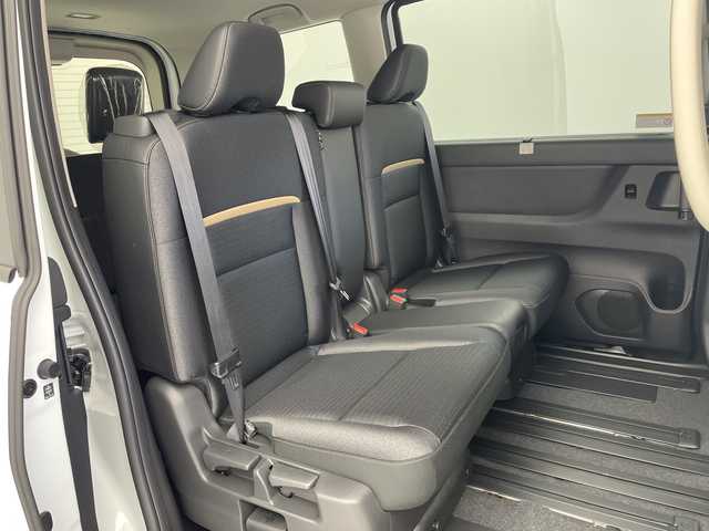 日産 セレナ e－パワー ハイウェイスター V 愛知県 2025(令7)年 0.1千km プリズムホワイト 登録済未使用車　6ｋｍ/12.3インチアドバンスドドライブアシストディスプレイ/・NISSANコネクトナビゲーションシステム/・ビルトインETC2.0/・内蔵式前後ドライブレコーダー/後席専用モニターHDMI NissanConnectナビ付車用/６スピーカー/アラウンドビューモニター/インテリジェントルームミラー/ワイヤレス充電器/ナビリンク機能付きプロパイロット/エマージェンシーブレーキ/ブラインドスポットモニター/車線逸脱警報/横滑り防止/アダプティブLEDヘッドライト/ドライブモードセレクター/Eペダルステップ/電動パーキングブレーキ