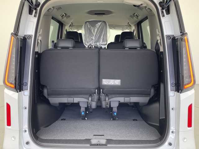 日産 セレナ e－パワー ハイウェイスター V 愛知県 2025(令7)年 0.1千km プリズムホワイト 登録済未使用車　6ｋｍ/12.3インチアドバンスドドライブアシストディスプレイ/・NISSANコネクトナビゲーションシステム/・ビルトインETC2.0/・内蔵式前後ドライブレコーダー/後席専用モニターHDMI NissanConnectナビ付車用/６スピーカー/アラウンドビューモニター/インテリジェントルームミラー/ワイヤレス充電器/ナビリンク機能付きプロパイロット/エマージェンシーブレーキ/ブラインドスポットモニター/車線逸脱警報/横滑り防止/アダプティブLEDヘッドライト/ドライブモードセレクター/Eペダルステップ/電動パーキングブレーキ