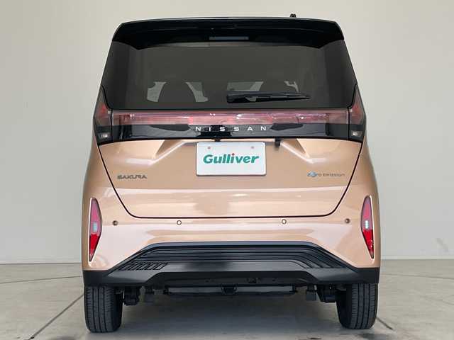 日産 サクラ G 愛知県 2022(令4)年 2.7万km 茶／シルバー プロパイロット/純正8型ディスプレイオーディオナビ/全方位カメラ/レーダークルーズコントロール/シートヒーター/コーナーセンサー/アルミホイール/ETC2.0/レーンキープアシスト/ドライブレコーダー/充電ケーブルあり/衝突軽減システム/フルセグ/Bluetooth/ステアリングスイッチ/スマートキー/プッシュスタート