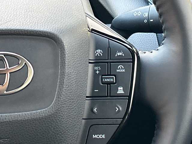 トヨタ プリウス Z 大阪府 2024(令6)年 2.8万km プラチナホワイトパールマイカ ワンオーナー/4WD/純正12.3インチナビ/・フルセグTV/Bluetooth/USBタイプC/・AppleCarPay/AndroidAuto/パノラミックビューモニター（全方位カメラ）/デジタルインナーミラー/前後ドライブレコーダー/純正ビルトインETC2.0/セーフティセンス/・プリクラッシュ/・緊急時操舵支援/・フロントクロストラフィックアラート/・レーンチェンジアシスト/・レーントレーシンングアシスト/・レーンディパーチャーアラート/・レーダークルーズコントロール/・オートマチックハイビーム/・ロードサインアシスト/ブラインドスポットモニター/トヨタチームメイト（アドバントパーク）/レザーシート/メモリー付パワーシート（運転席）/シートヒーター（前席）/シートベンチレーション（前席）/LEDヘッドランプ/革巻きステアリング/ステアリングスイッチ/ステアリングヒーター/オートエアコン/ナノイーX/パワーバックドア/充電用USBタイプC/ワイヤレス充電/AC100/1500W/レーダー探知機(YK-3000)/ガナドールマフラー/プッシュスタート/スマートキー×２/取扱説明書/保証書