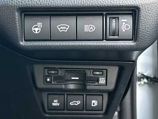 トヨタ プリウス Z 大阪府 2024(令6)年 2.8万km プラチナホワイトパールマイカ ワンオーナー/4WD/純正12.3インチナビ/・フルセグTV/Bluetooth/USBタイプC/・AppleCarPay/AndroidAuto/パノラミックビューモニター（全方位カメラ）/デジタルインナーミラー/前後ドライブレコーダー/純正ビルトインETC2.0/セーフティセンス/・プリクラッシュ/・緊急時操舵支援/・フロントクロストラフィックアラート/・レーンチェンジアシスト/・レーントレーシンングアシスト/・レーンディパーチャーアラート/・レーダークルーズコントロール/・オートマチックハイビーム/・ロードサインアシスト/ブラインドスポットモニター/トヨタチームメイト（アドバントパーク）/レザーシート/メモリー付パワーシート（運転席）/シートヒーター（前席）/シートベンチレーション（前席）/LEDヘッドランプ/革巻きステアリング/ステアリングスイッチ/ステアリングヒーター/オートエアコン/ナノイーX/パワーバックドア/充電用USBタイプC/ワイヤレス充電/AC100/1500W/レーダー探知機(YK-3000)/ガナドールマフラー/プッシュスタート/スマートキー×２/取扱説明書/保証書