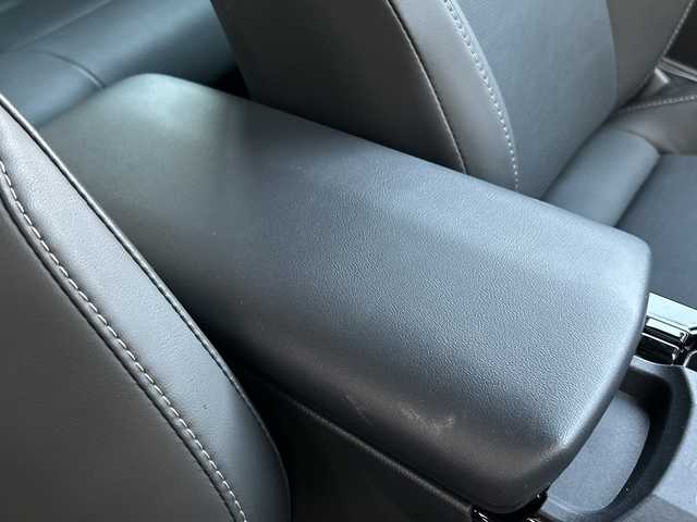 トヨタ プリウス Z 大阪府 2024(令6)年 2.8万km プラチナホワイトパールマイカ ワンオーナー/4WD/純正12.3インチナビ/・フルセグTV/Bluetooth/USBタイプC/・AppleCarPay/AndroidAuto/パノラミックビューモニター（全方位カメラ）/デジタルインナーミラー/前後ドライブレコーダー/純正ビルトインETC2.0/セーフティセンス/・プリクラッシュ/・緊急時操舵支援/・フロントクロストラフィックアラート/・レーンチェンジアシスト/・レーントレーシンングアシスト/・レーンディパーチャーアラート/・レーダークルーズコントロール/・オートマチックハイビーム/・ロードサインアシスト/ブラインドスポットモニター/トヨタチームメイト（アドバントパーク）/レザーシート/メモリー付パワーシート（運転席）/シートヒーター（前席）/シートベンチレーション（前席）/LEDヘッドランプ/革巻きステアリング/ステアリングスイッチ/ステアリングヒーター/オートエアコン/ナノイーX/パワーバックドア/充電用USBタイプC/ワイヤレス充電/AC100/1500W/レーダー探知機(YK-3000)/ガナドールマフラー/プッシュスタート/スマートキー×２/取扱説明書/保証書