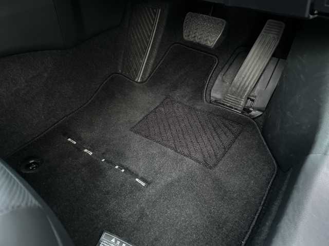 トヨタ プリウス Z 大阪府 2024(令6)年 2.8万km プラチナホワイトパールマイカ ワンオーナー/4WD/純正12.3インチナビ/・フルセグTV/Bluetooth/USBタイプC/・AppleCarPay/AndroidAuto/パノラミックビューモニター（全方位カメラ）/デジタルインナーミラー/前後ドライブレコーダー/純正ビルトインETC2.0/セーフティセンス/・プリクラッシュ/・緊急時操舵支援/・フロントクロストラフィックアラート/・レーンチェンジアシスト/・レーントレーシンングアシスト/・レーンディパーチャーアラート/・レーダークルーズコントロール/・オートマチックハイビーム/・ロードサインアシスト/ブラインドスポットモニター/トヨタチームメイト（アドバントパーク）/レザーシート/メモリー付パワーシート（運転席）/シートヒーター（前席）/シートベンチレーション（前席）/LEDヘッドランプ/革巻きステアリング/ステアリングスイッチ/ステアリングヒーター/オートエアコン/ナノイーX/パワーバックドア/充電用USBタイプC/ワイヤレス充電/AC100/1500W/レーダー探知機(YK-3000)/ガナドールマフラー/プッシュスタート/スマートキー×２/取扱説明書/保証書