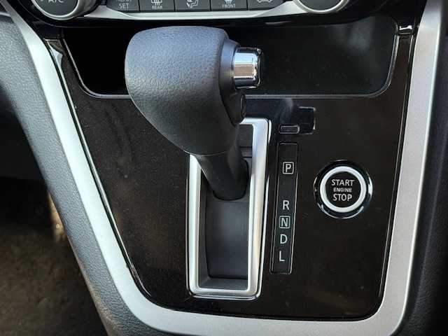 日産 セレナ ハイウェイスター 長野県 2016(平28)年 3.5万km ダイヤモンドブラック 禁煙車　/純正ＳＤナビ（フルセグ／ＣＤ／ＤＶＤ／ＢＴ）　/全方位カメラ　/両側パワースライド　/衝突被害軽減システム　/ＥＴＣ　/コーナーセンサー　/Ｐキングアシスト　/リアロールサンシェード　/純正フロアマット/ワンオーナー/ドアバイザー/プッシュスタート