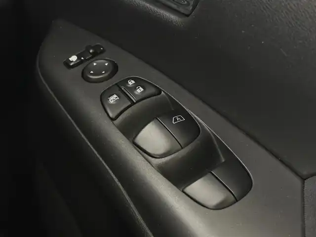 日産 セレナ ハイウェイスター 大阪府 2016(平28)年 3.5万km ダイヤモンドブラック エマージェンシーブレーキ/純正ナビ（Bluetooth/CD/DVD）/フルセグTV/アラウンドビューモニター/両側パワースライドドア/レーダークルーズコントロール/LEDヘッドライト/純正16インチアルミホイール/車線逸脱防止機能/標識認識機能/コーナーセンサー/スマートキー/ETC
