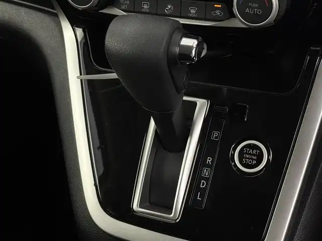 日産 セレナ ハイウェイスター 大阪府 2016(平28)年 3.5万km ダイヤモンドブラック エマージェンシーブレーキ/純正ナビ（Bluetooth/CD/DVD）/フルセグTV/アラウンドビューモニター/両側パワースライドドア/レーダークルーズコントロール/LEDヘッドライト/純正16インチアルミホイール/車線逸脱防止機能/標識認識機能/コーナーセンサー/スマートキー/ETC