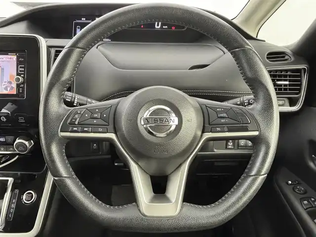 日産 セレナ ハイウェイスター 大阪府 2016(平28)年 3.5万km ダイヤモンドブラック エマージェンシーブレーキ/純正ナビ（Bluetooth/CD/DVD）/フルセグTV/アラウンドビューモニター/両側パワースライドドア/レーダークルーズコントロール/LEDヘッドライト/純正16インチアルミホイール/車線逸脱防止機能/標識認識機能/コーナーセンサー/スマートキー/ETC