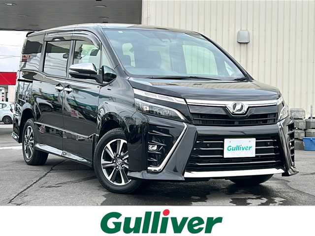 トヨタ ヴォクシー ZS 煌Ⅱ 道北・旭川 2019(平31)年 6.3万km ブラック 4WD/7人乗車/社外メモリナビCN-RE05WD/・フルセグTV/DVD/CD/Bluetooth/両側パワースライドドア/バックカメラ/社外フリップダウンモニター/ETC/トヨタセーフティセンス/・プリクラッシュセーフティシステム/・レーンディパーチャーアラート/・オートマチックハイビーム/・先行車発進告知機能/革巻ステアリング/横滑り防止/スマートキー/ドライブレコーダー/ウィンカーミラー/保証書/取説